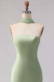 Robe longue de demoiselle d’honneur en satin satin en saute bustier sans bretelles avec un foulard