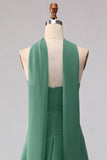 Longue robe de demoiselle d’honneur verte à volants avec un foulard