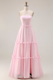 Rose rougissement Une robe longue de demoiselle d’honneur en chiffon bustier avec fente