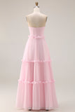 Rose rougissement Une robe longue de demoiselle d’honneur en chiffon bustier avec fente