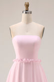 Rose rougissement Une robe longue de demoiselle d’honneur en chiffon bustier avec fente