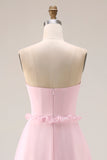 Rose rougissement Une robe longue de demoiselle d’honneur en chiffon bustier avec fente