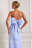 Robe longue jacquard en satin à onglés floraux sans bretelles bleu clair avec un grand nœud dans le dos