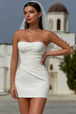 Robe de mariée courte moulante blanche sans anneaux et froncées