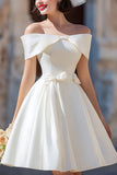 Robe de mariée courte en satin blanc sur les épaules A Line avec nœuds