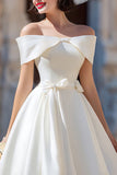 Robe de mariée courte en satin blanc sur les épaules A Line avec nœuds