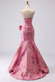 Robe de bal longue en Jacquard sans bretelles en fuchsia avec fente de sirène sirène en fuchsia