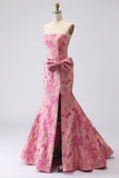 Robe de bal longue en Jacquard sans bretelles en fuchsia avec fente de sirène sirène en fuchsia