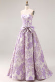 Robe de bal longue en brocart Jacquard en lilas bretellée, sans bustiers, avec nœud d’ours