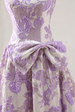 Robe de bal longue en brocart Jacquard en lilas bretellée, sans bustiers, avec nœud d’ours
