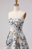 Robe de bal longue de promo à motif de fleurs bleues sans bretelles en ligne A