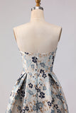 Robe de bal longue de promo à motif de fleurs bleues sans bretelles en ligne A