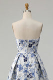 Robe de bal longue de promo à motif de fleurs bleues sans bretelles en ligne A