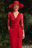 Robe rouge longue à col en V appliquée pour la mère de la mariée avec fente
