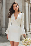 Robe de mariée courte blazer courte bodycon en châle ivoire à manches évasées