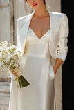 Robe de mariée longue au sol en satin ivoire en 2 pièces à col en V avec veste