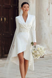 Robe de mariée en veste haute basse à revers en châle ivoire avec manches