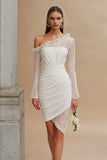 Robe de mariée asymétrique froncée en ivoire avec manches