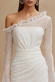 Robe de mariée asymétrique froncée en ivoire avec manches