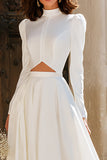Robe de mariée ivoire à découpe haute à manche longues