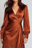 Satin rouille A Line à col en V pour robe formelle midi