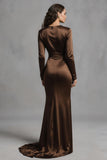 Robe formelle à manches longues froncées en satin en étui café