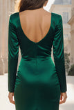 Robe formelle longue à col en V en satin vert foncé avec fente