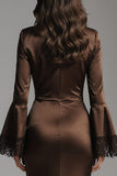 Robe formelle à manches longues en satin café avec fourreau et dentelle