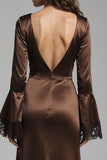 Robe formelle en satin café à col en V long avec fourreau et fente