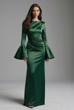 Robe longue formelle en satin vert foncé à col bateau