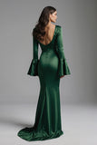 Robe longue formelle en satin vert foncé à col bateau