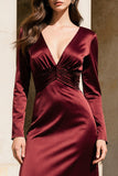 Robe formelle à manches longues en satin bordeaux à col en V