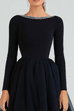 Robe formelle noire à manches longues, à col rond perlé et perles