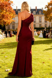 Longue robe formelle de sirène à une épaule bordeaux