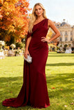 Robe formelle longue à fronçages sirène bourgogne avec une cape latérale