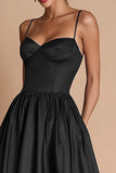 A Line Spaghetti Straps Robe cravate noire en satin