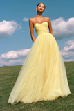 Robe de bal de promo longue organza jaune clair sans bretelle jaune clair
