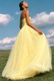 Robe de bal de promo longue organza jaune clair sans bretelle jaune clair