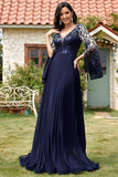 Robe marine à paillettes en V à col long plissé en mère de la mariée