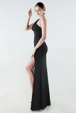 Robe formelle noire sirène à une épaule avec serpentin