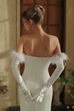 Gants de mariage longs en satin blanc avec des plumes