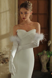Gants de mariage longs en satin blanc avec des plumes