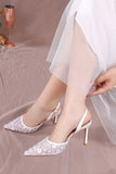Chaussures de mariage élégantes blanches pointues à talons aiguilles avec des appliqués floraux