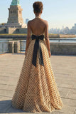 Robe de bal longue à points noirs à points noirs abricot A Line Bower avec un nœud de promo long et fente