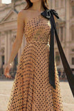 Robe longue de bal de bal à points abricots en abricot à une épaule avec nœud