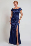 Robe de mère de la mariée en satin bleu marine à épaule décollée