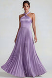 Dos nul en satin lilas A robe longue à plis plissés