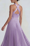 Dos nul en satin lilas A robe longue à plis plissés