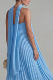Robe formelle en chiffon bleu plissée à longues lignes avec ruban
