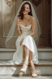 Robe longue de mariée en satin à bretelles blanches